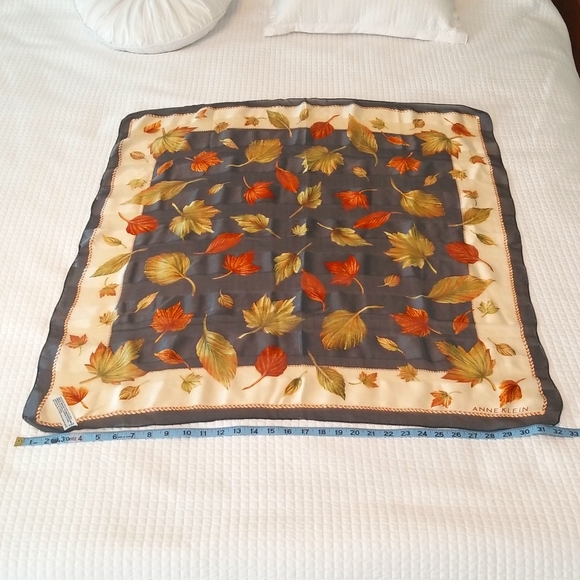 Anne Klein Fall leaf pattern 100% silk scarf - Picture 5 of 6